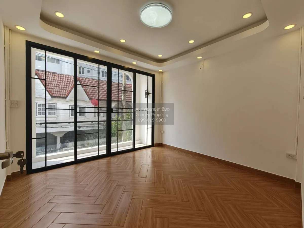 For Sale Townhouse/Townhome  , Prachakornthai Ladproa 93 , wide f