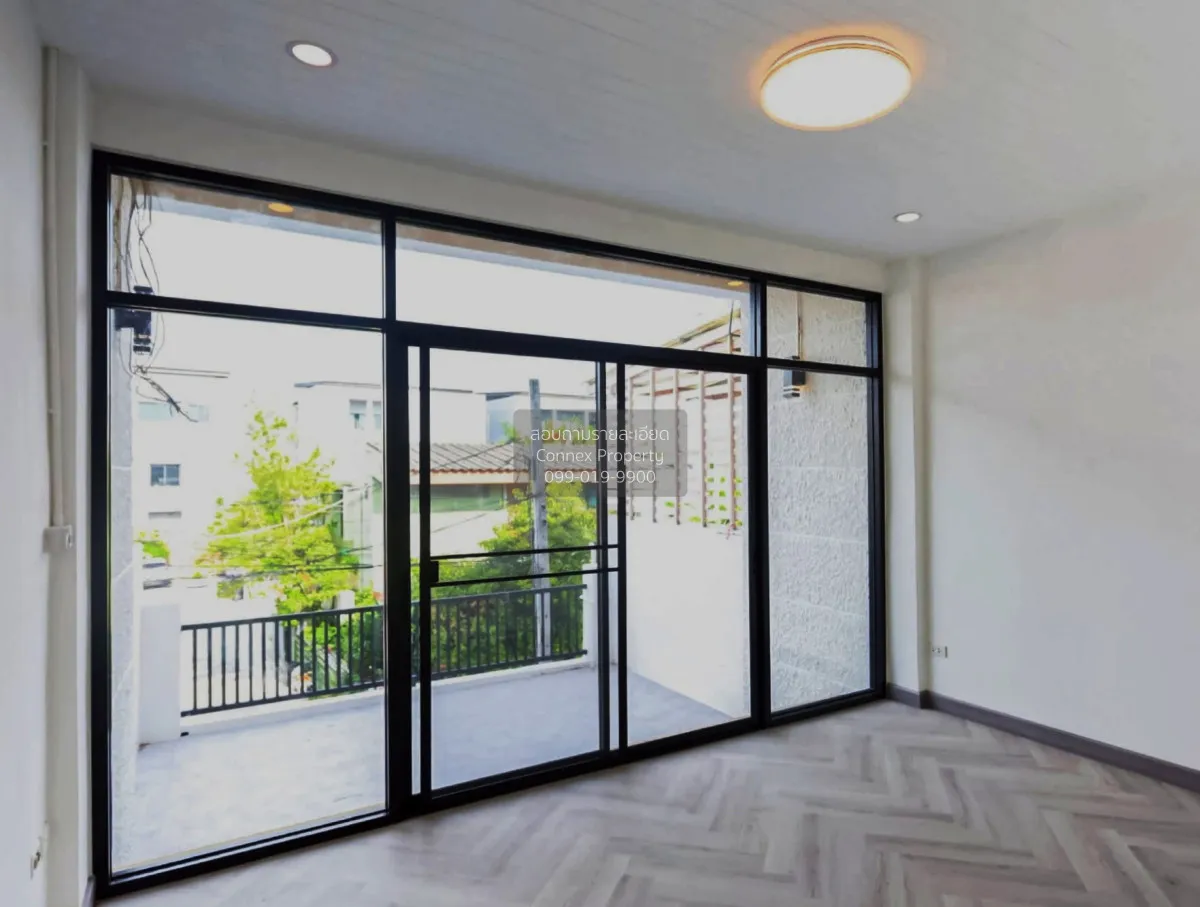 ขายทาวน์โฮม ลาดพร้าว 94  รีโนเวทใหม่ พลับพลา เขต วังทองหลาง กรุงเ