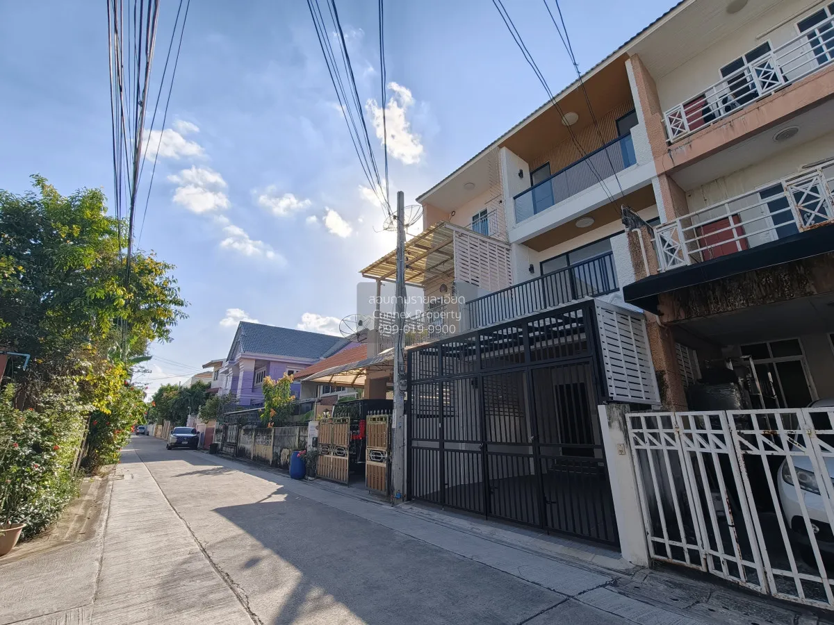 ขายทาวน์โฮม ลาดพร้าว 94  รีโนเวทใหม่ พลับพลา เขต วังทองหลาง กรุงเ