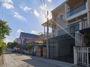 ขายทาวน์โฮม ลาดพร้าว 94  รีโนเวทใหม่ พลับพลา เขต วังทองหลาง กรุงเทพ CX-142747