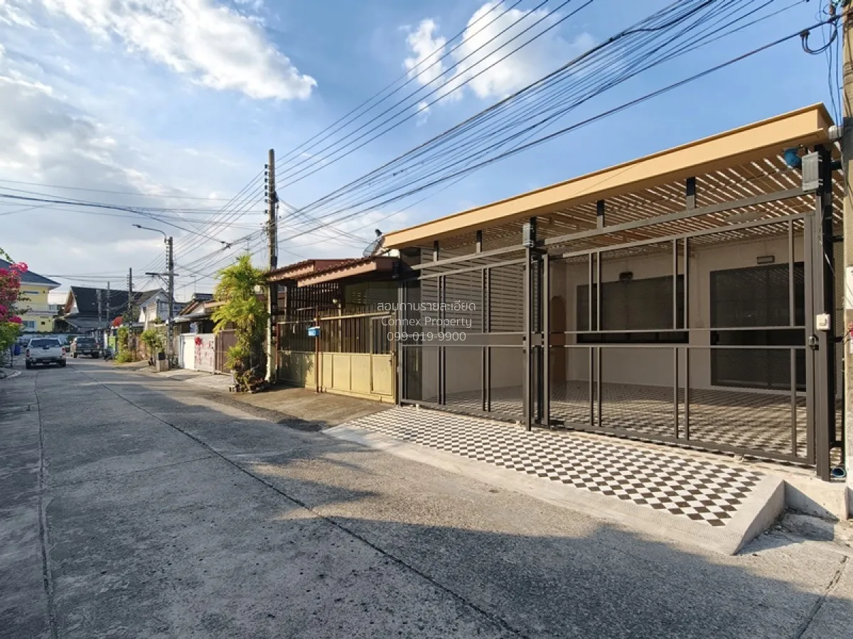 For Sale Townhouse/Townhome  , Tho Rung Soi Nawamin 111 , wide fr