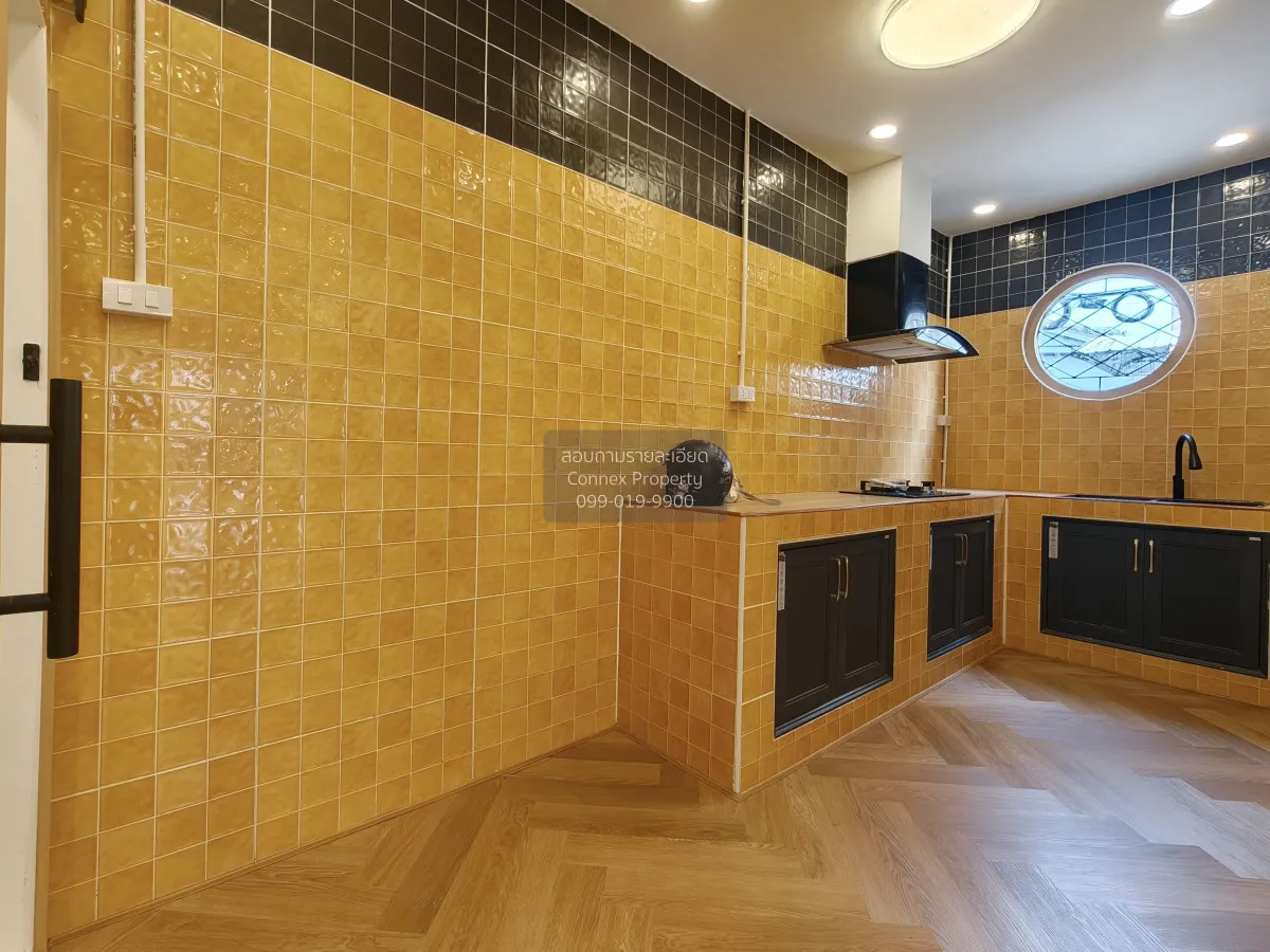 ขายทาวน์เฮ้าส์/ทาวน์โฮม  ทอรุ้ง ซอยนวมินทร์ 111 ห้องมุม หน้ากว้าง