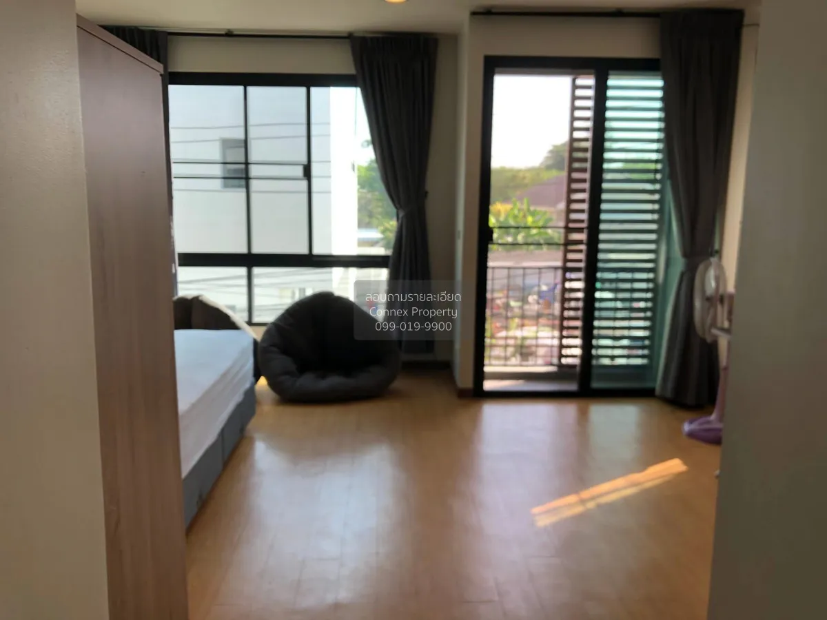 For Sale 3-story townhome, corner unit, outside the project. , Kh