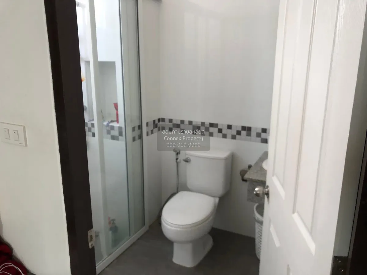 For Sale 3-story townhome, corner unit, outside the project. , Kh