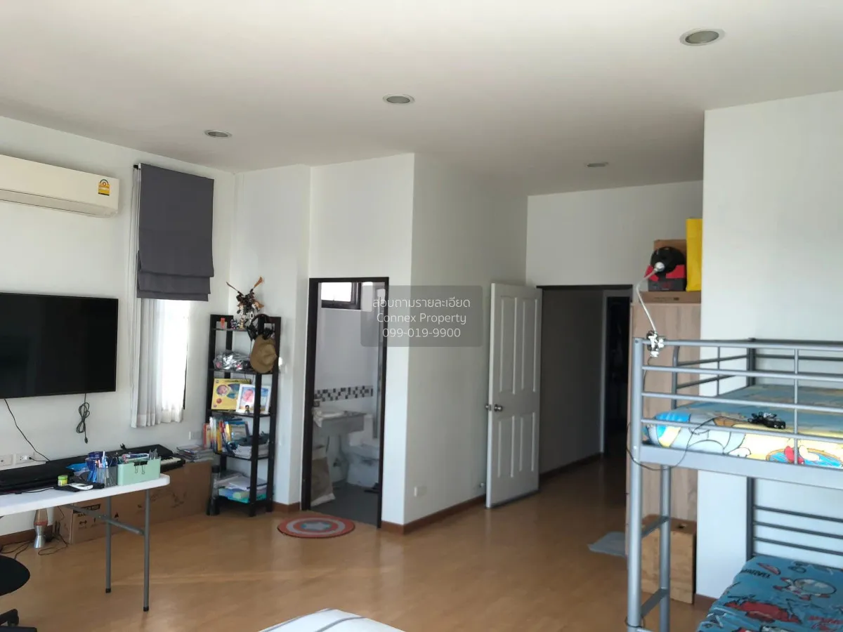 For Sale 3-story townhome, corner unit, outside the project. , Kh