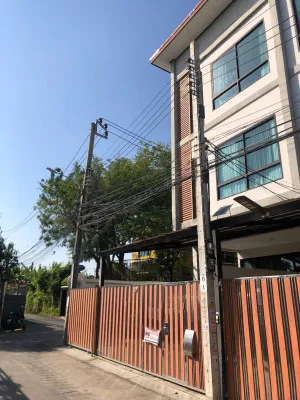 ขายทาวน์โฮม 3 ชั้น หลังมุมนอกโครงการ คลองเตยเหนือ เขต วัฒนา กรุงเทพ CX-142813