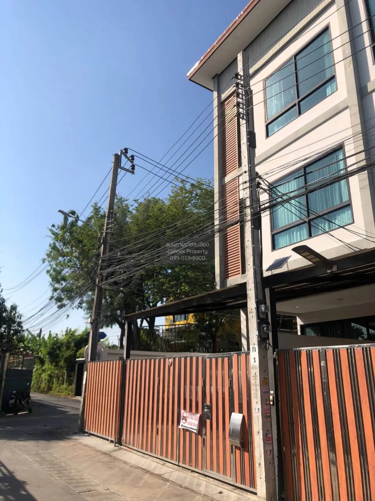 For Sale 3-story townhome, Punnavithi 31 , Bang Chak , Phra Khano 1