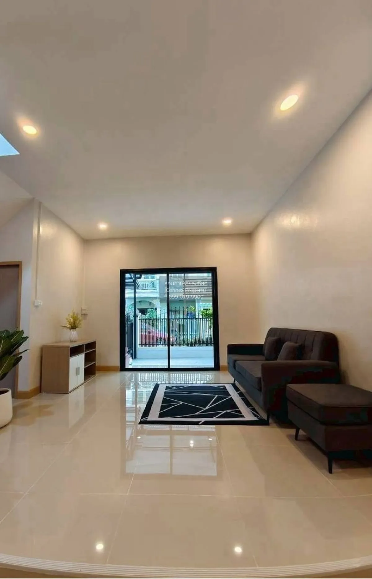 ขายทาวน์เฮ้าส์/ทาวน์โฮม  ลัดดาวิลล์ 1 - 2 หน้ากว้าง รีโนเวทใหม่ พ 3