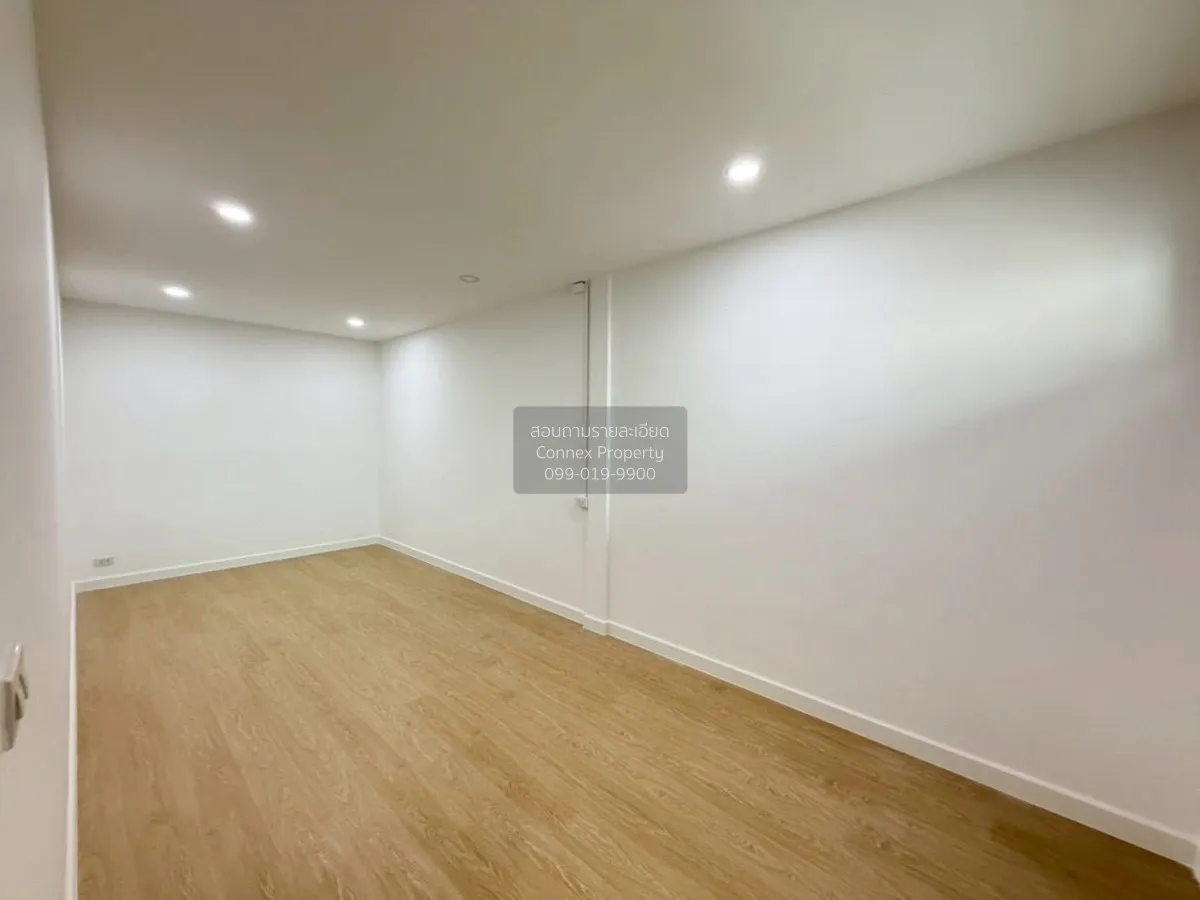 For Sale townhouse, Soi Senanikom 1 , newly renovated , Lat Phrao