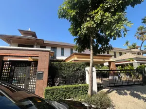 For Rent House , Narasiri Phatthanakan-Srinakarin , corner unit , wide frontage , newly renovated , MRT-Kelantan , Suan Luang , Suan Luang , Bangkok , CX-143700