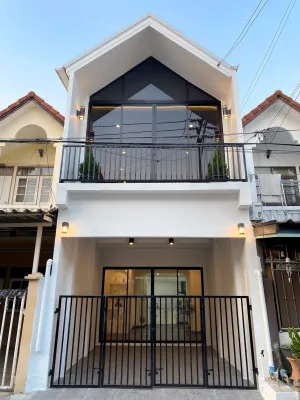 ขายทาวน์เฮ้าส์ หมู่บ้านราณี 3 ซอย นวมินทร์ 135 แยก 2-3 รีโนเวทใหม่ นวลจันทร์ เขต บึงกุ่ม กรุงเทพ CX-143883