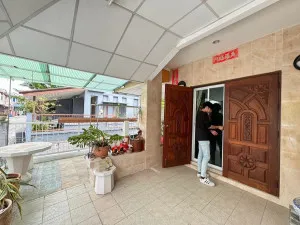 เช่าทาวน์เฮ้าส์/ทาวน์โฮม  บ้านวรารักษ์ รามอินทรา MRT-เศรษฐบุตรบำเพ็ญ สามวาตะวันตก เขต คลองสามวา กรุงเทพ CX-144197