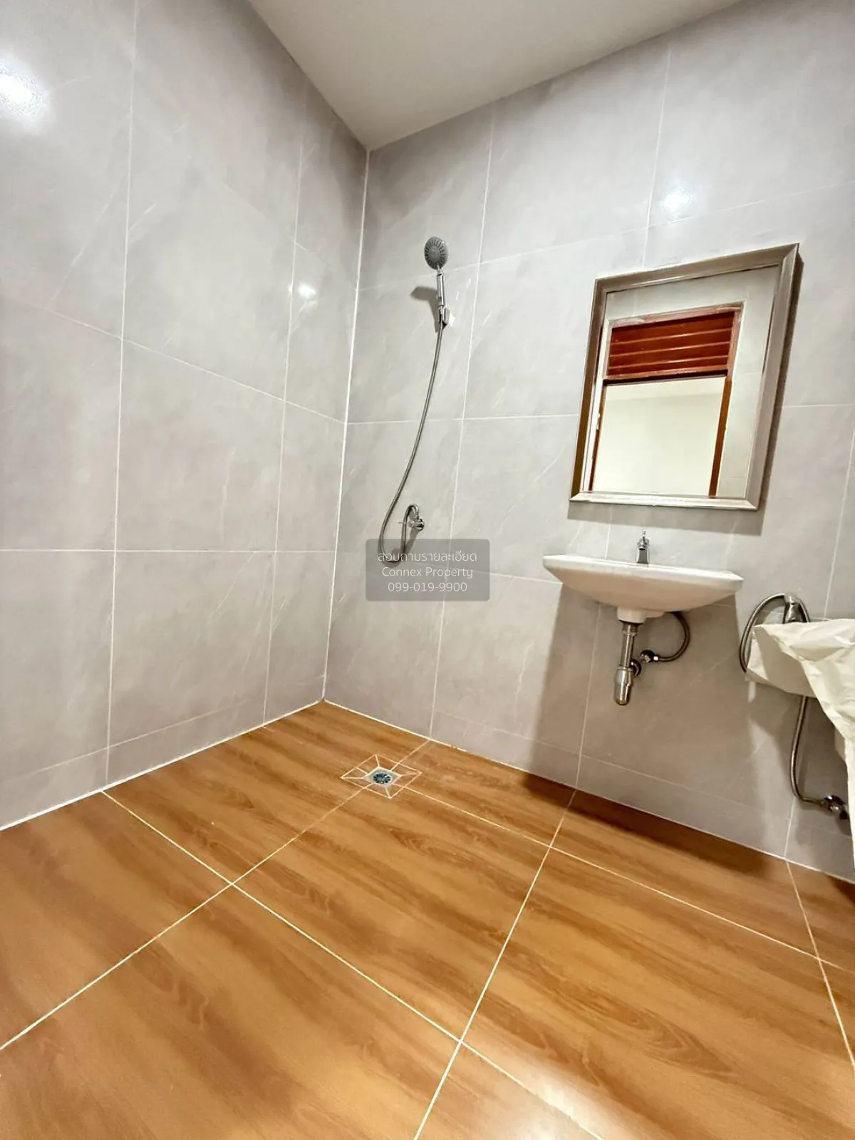 ขายทาวน์เฮ้าส์/ทาวน์โฮม  บ้านปิยวรารมย์ 3 รีโนเวทใหม่ ไทรน้อย ไทร