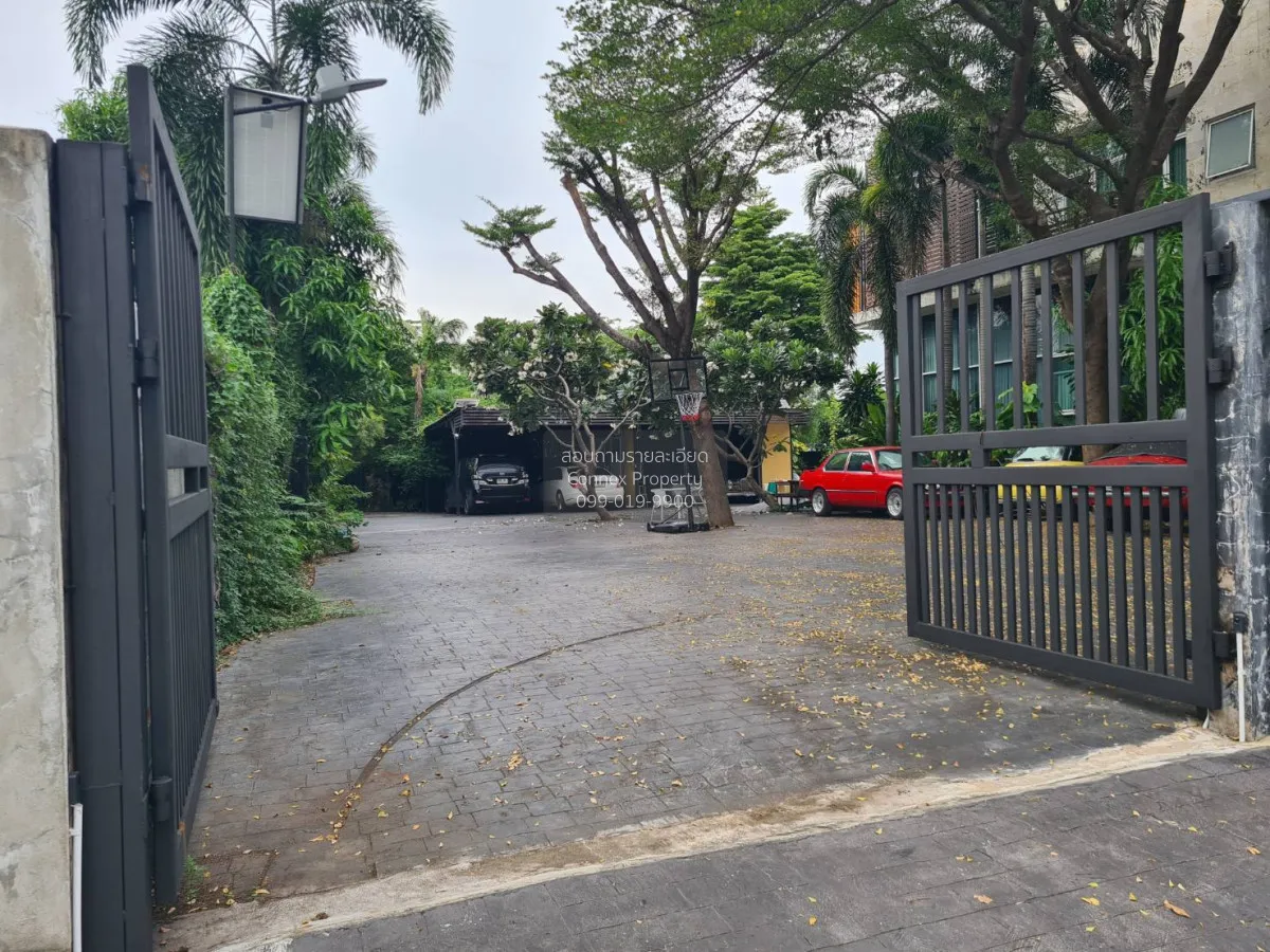 For Sale Land for sale in Lad Pla Khao, Prasert Manukit 6. , Chor