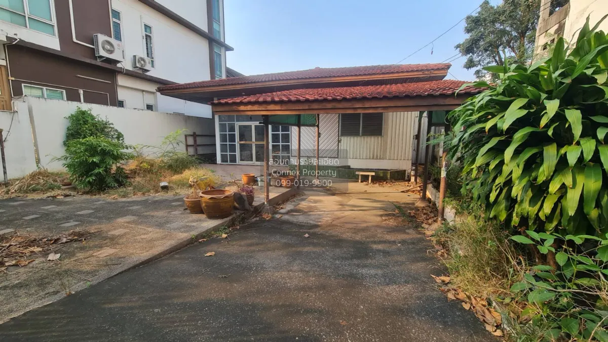 ขายขายที่ดิน ลาดพร้าววังหิน (พร้อมสิ่งปลูกสร้าง)  ติดถนนหน้ากว้าง 2