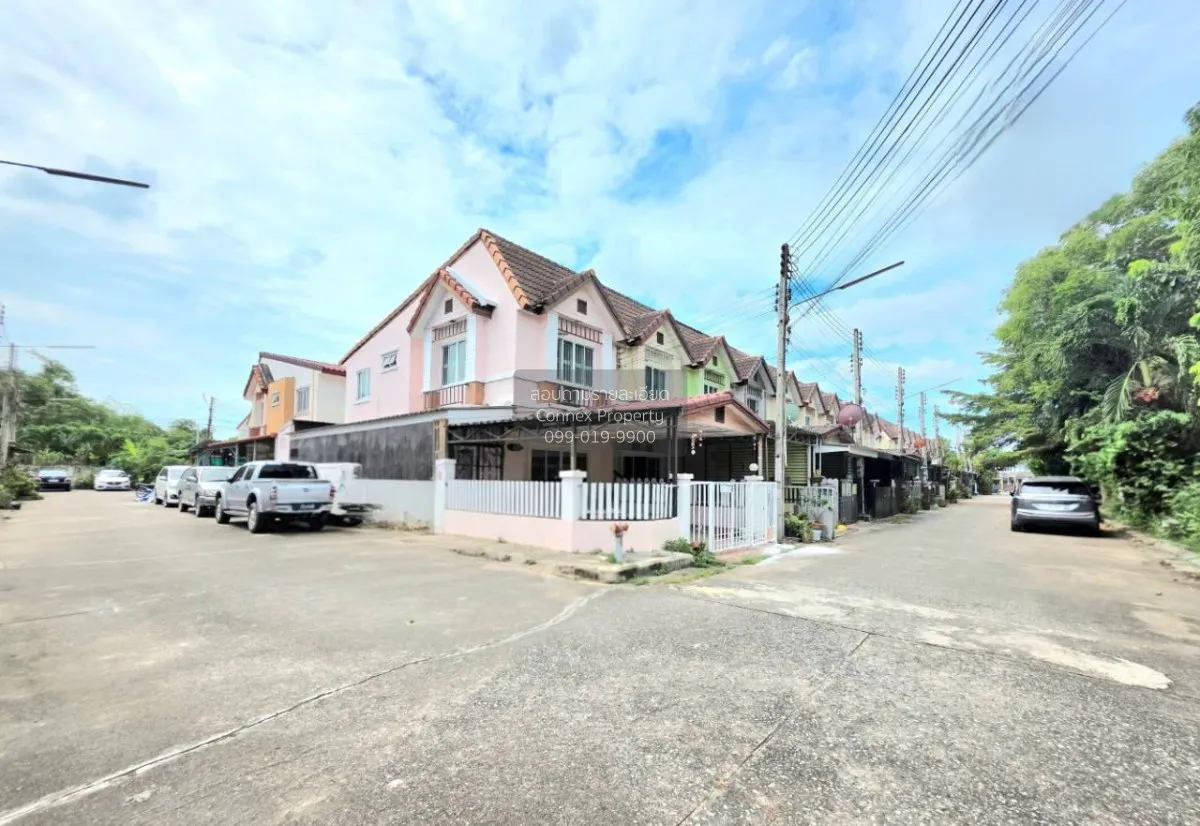 For Sale Townhouse/Townhome  , Baan Thanvalai , corner unit , Bue 2