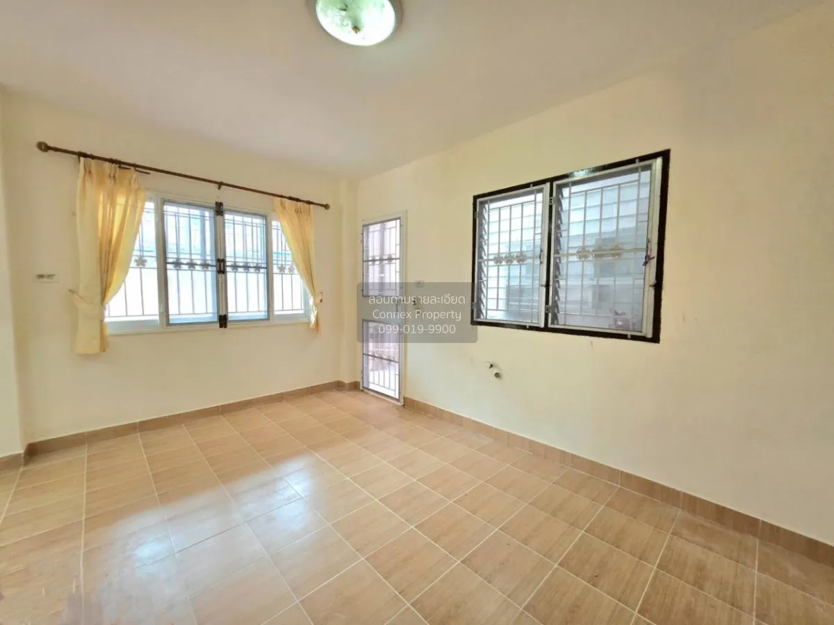 For Sale Townhouse/Townhome  , Baan Thanvalai , corner unit , Bue