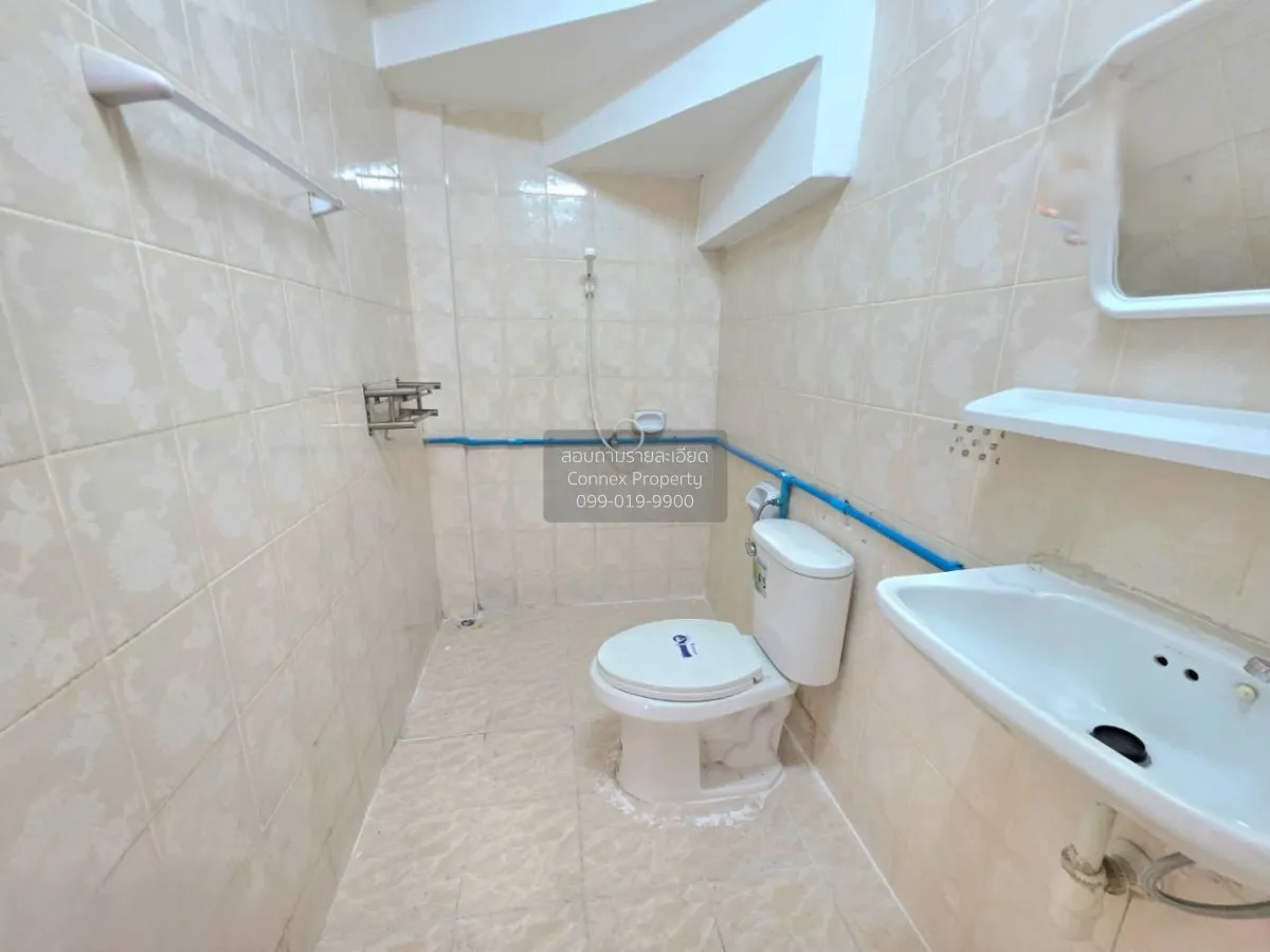 For Sale Townhouse/Townhome  , Baan Thanvalai , corner unit , Bue