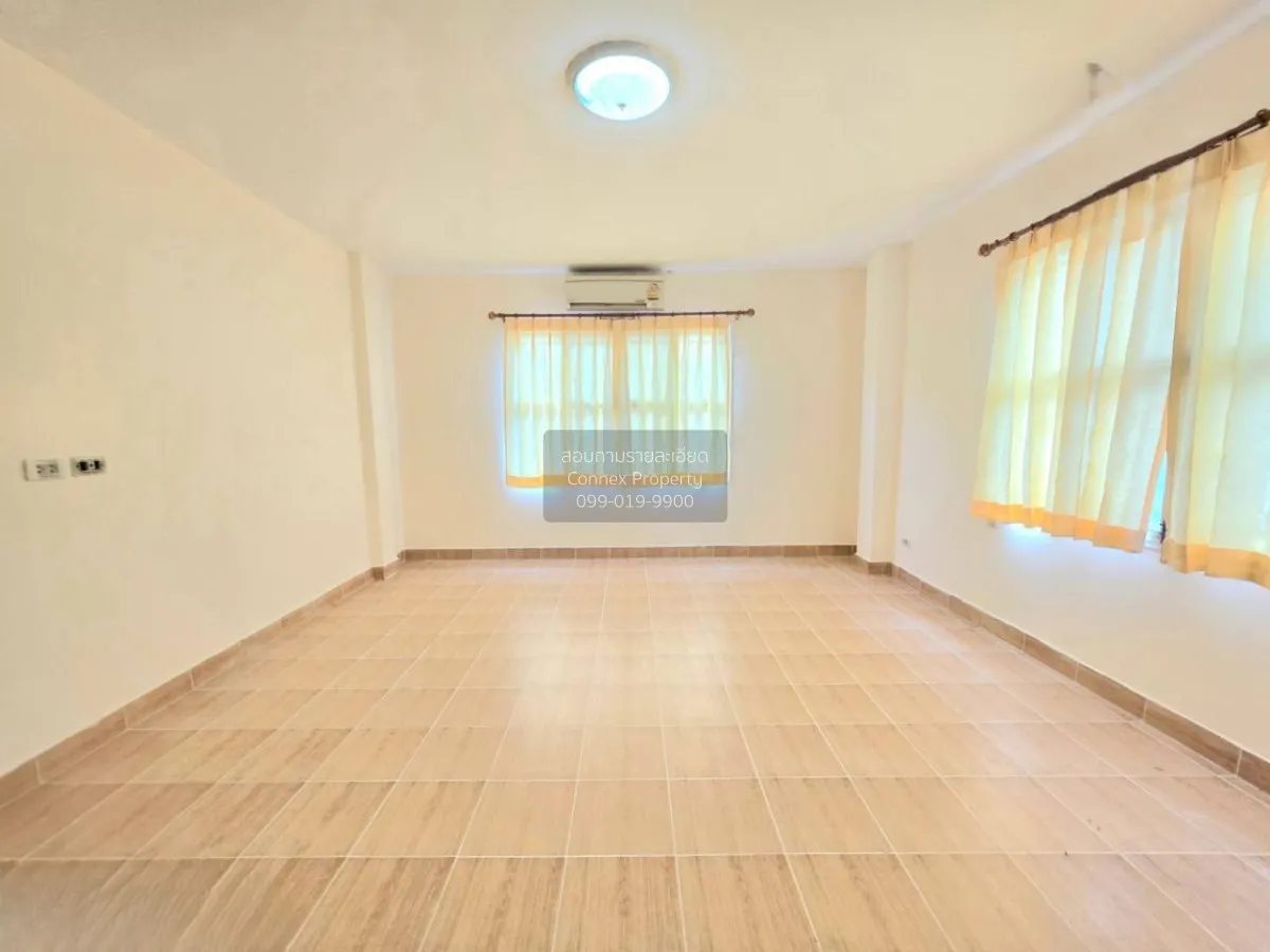 For Sale Townhouse/Townhome  , Baan Thanvalai , corner unit , Bue