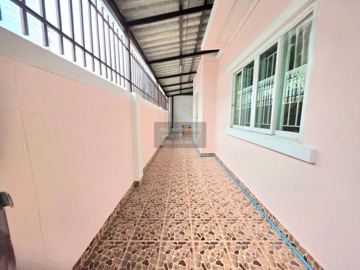 For Sale Townhouse/Townhome  , Baan Thanvalai , corner unit , Bue