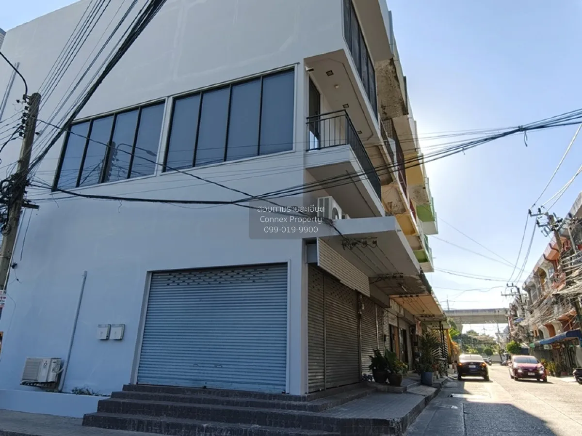ขายอาคารพาณิชย์ 3.5 ชั้น ใกล้ BTS รร.นายเรือ เพียง 100 เมตร ห้องม