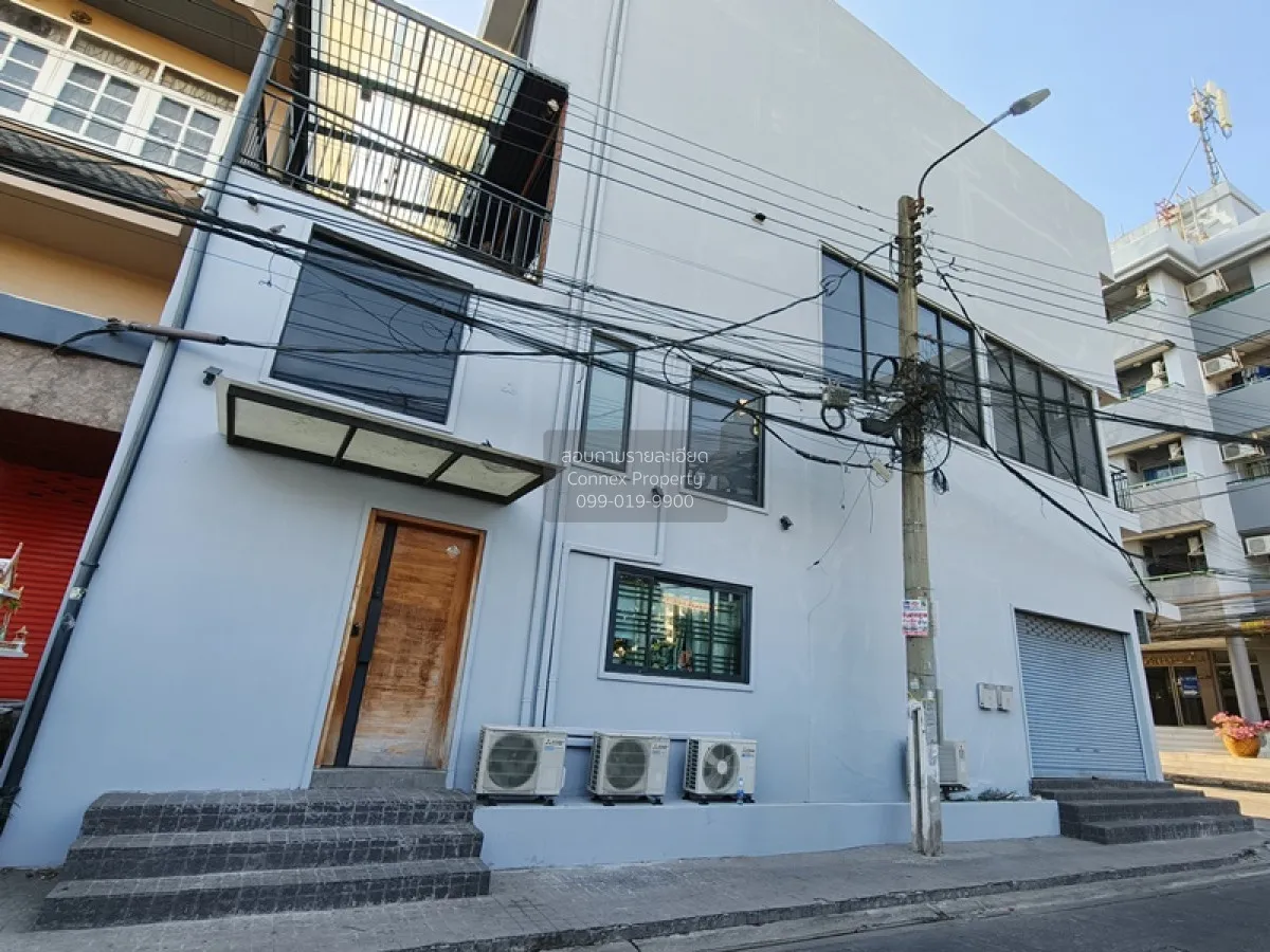 For Rent For Sale 3.5-story commercial building near BTS Royal Th 2