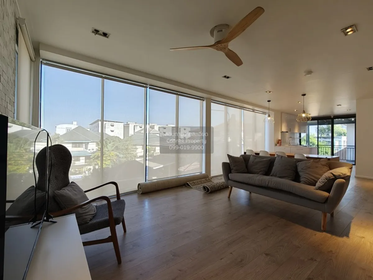 For Rent For Sale 3.5-story commercial building near BTS Royal Th 3