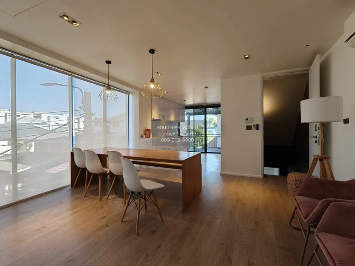 For Rent For Sale 3.5-story commercial building near BTS Royal Th