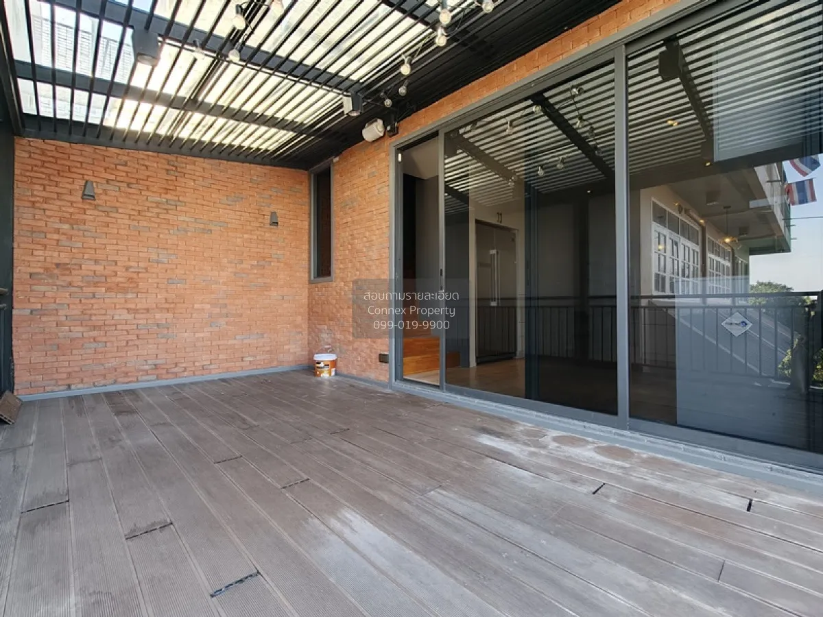 For Rent For Sale 3.5-story commercial building near BTS Royal Th