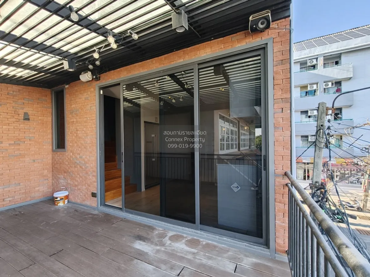 For Rent For Sale 3.5-story commercial building near BTS Royal Th