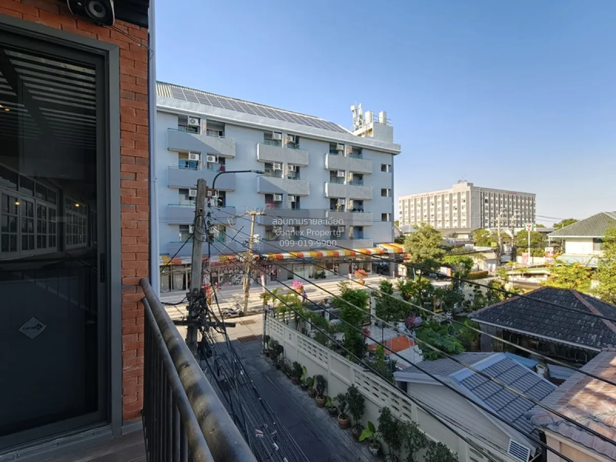 For Rent For Sale 3.5-story commercial building near BTS Royal Th