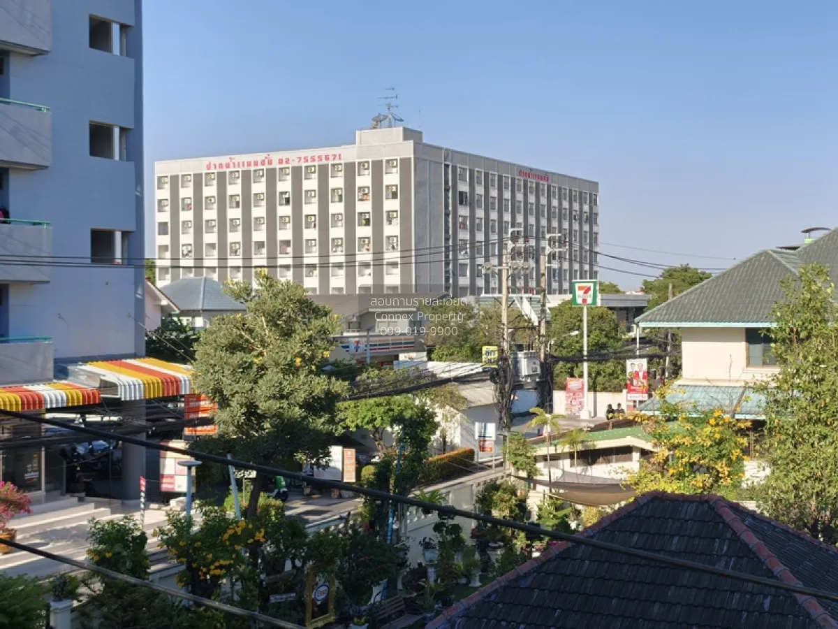 For Rent For Sale 3.5-story commercial building near BTS Royal Th