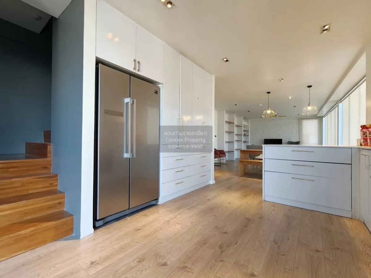 For Rent For Sale 3.5-story commercial building near BTS Royal Th