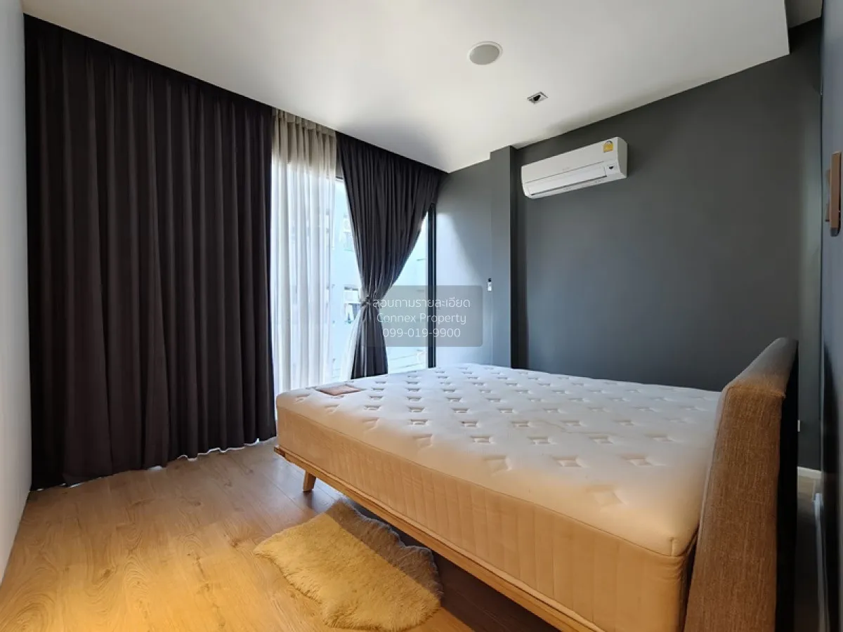 For Rent For Sale 3.5-story commercial building near BTS Royal Th