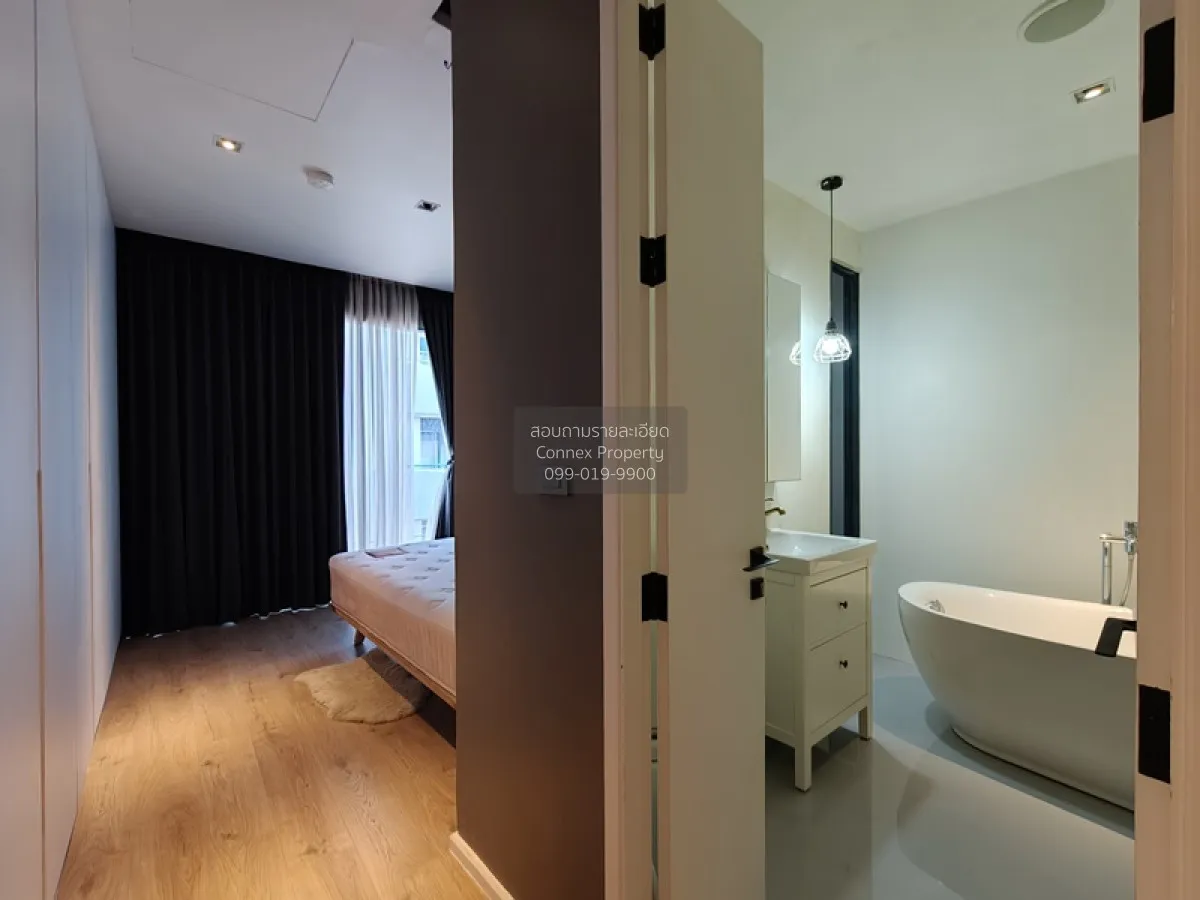 For Rent For Sale 3.5-story commercial building near BTS Royal Th