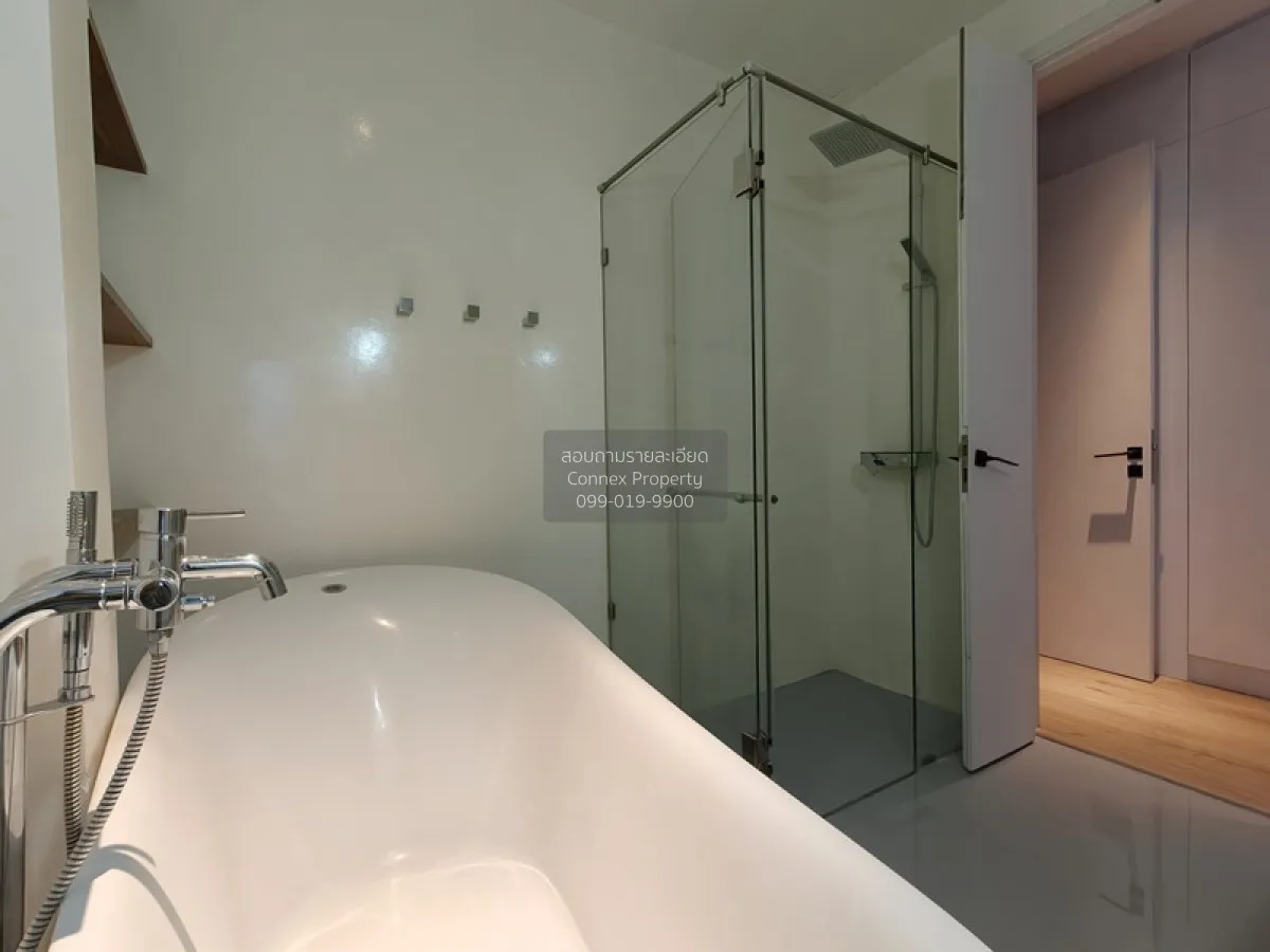 For Rent For Sale 3.5-story commercial building near BTS Royal Th