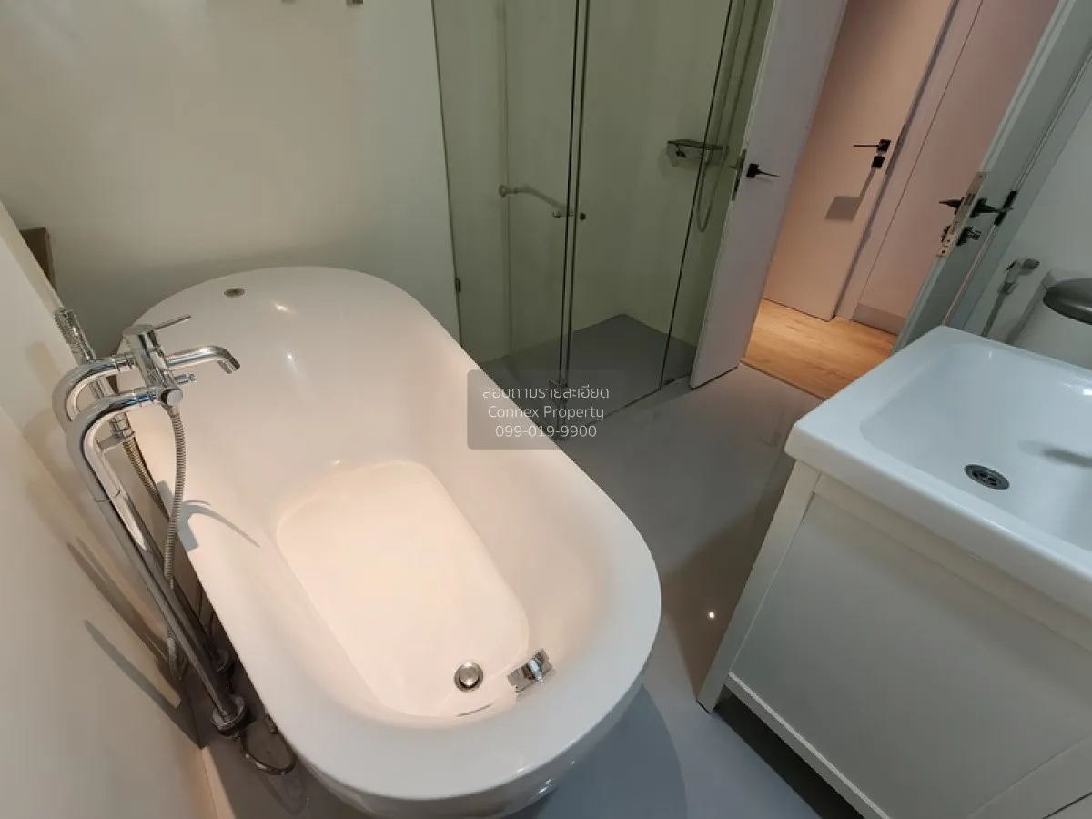 For Rent For Sale 3.5-story commercial building near BTS Royal Th