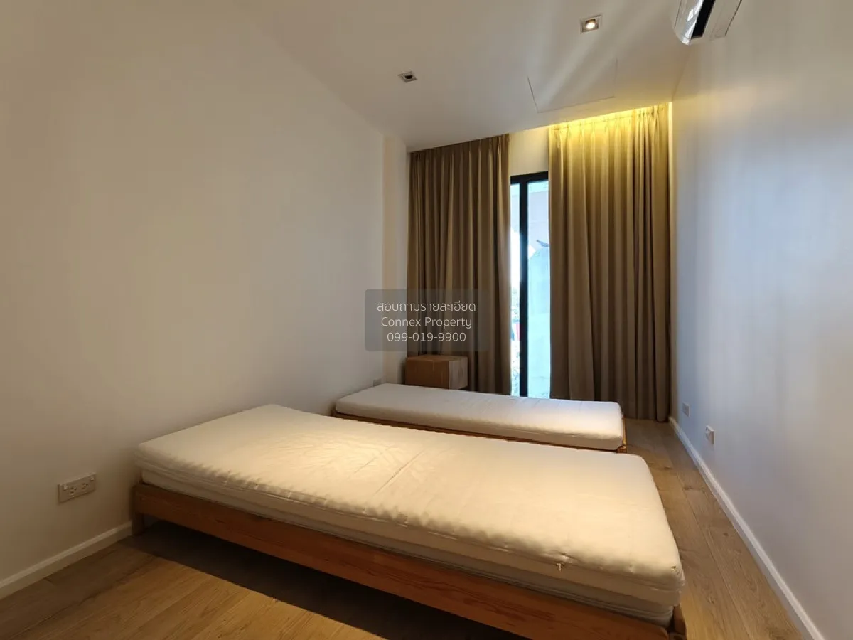 For Rent For Sale 3.5-story commercial building near BTS Royal Th