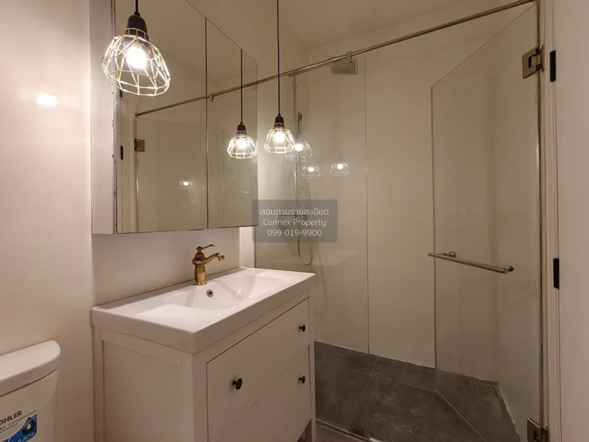 For Rent For Sale 3.5-story commercial building near BTS Royal Th