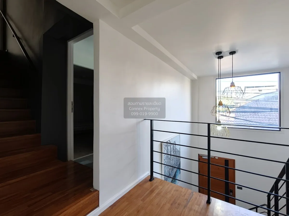 For Rent For Sale 3.5-story commercial building near BTS Royal Th