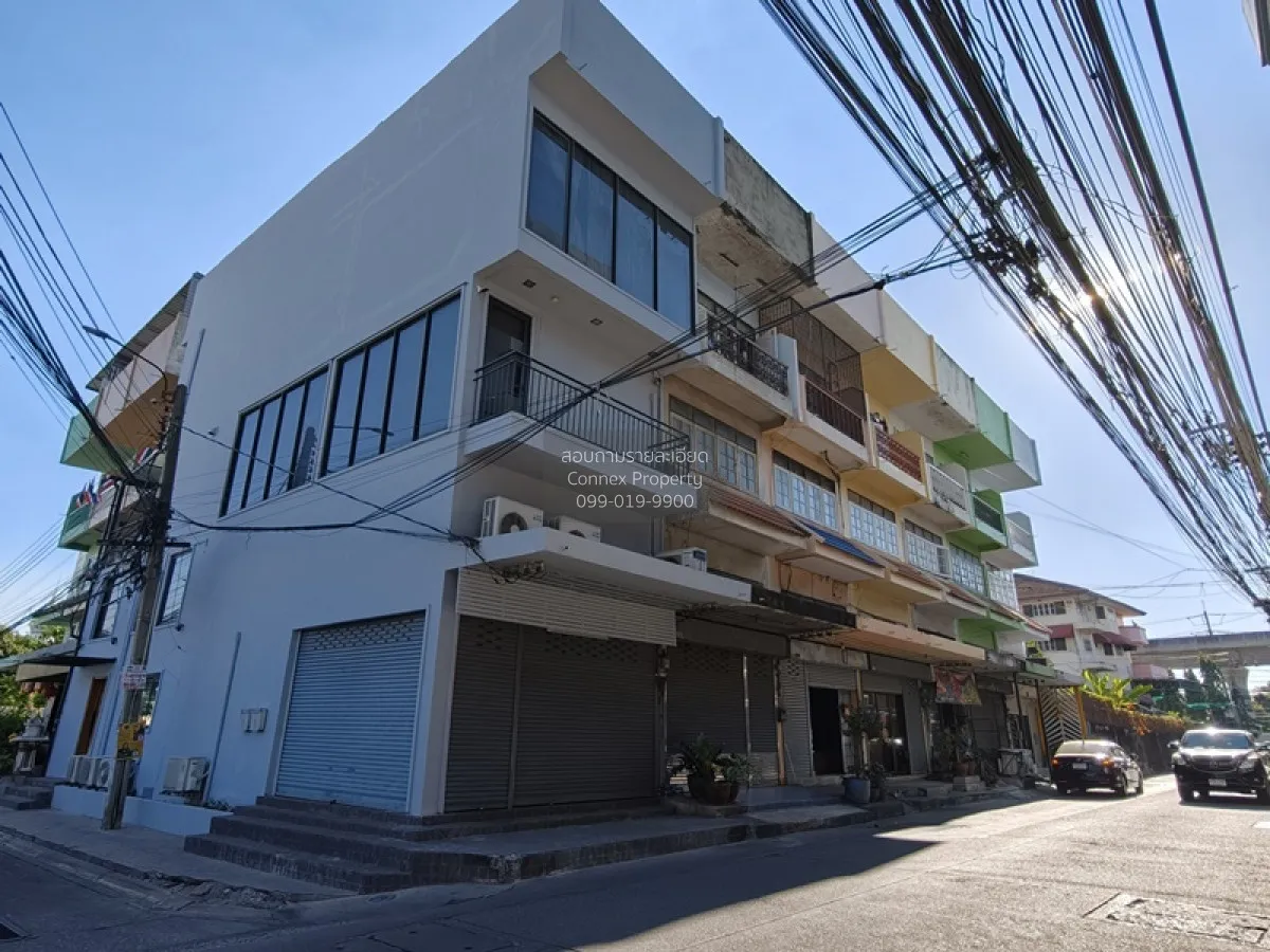 For Rent For Sale 3.5-story commercial building near BTS Royal Th