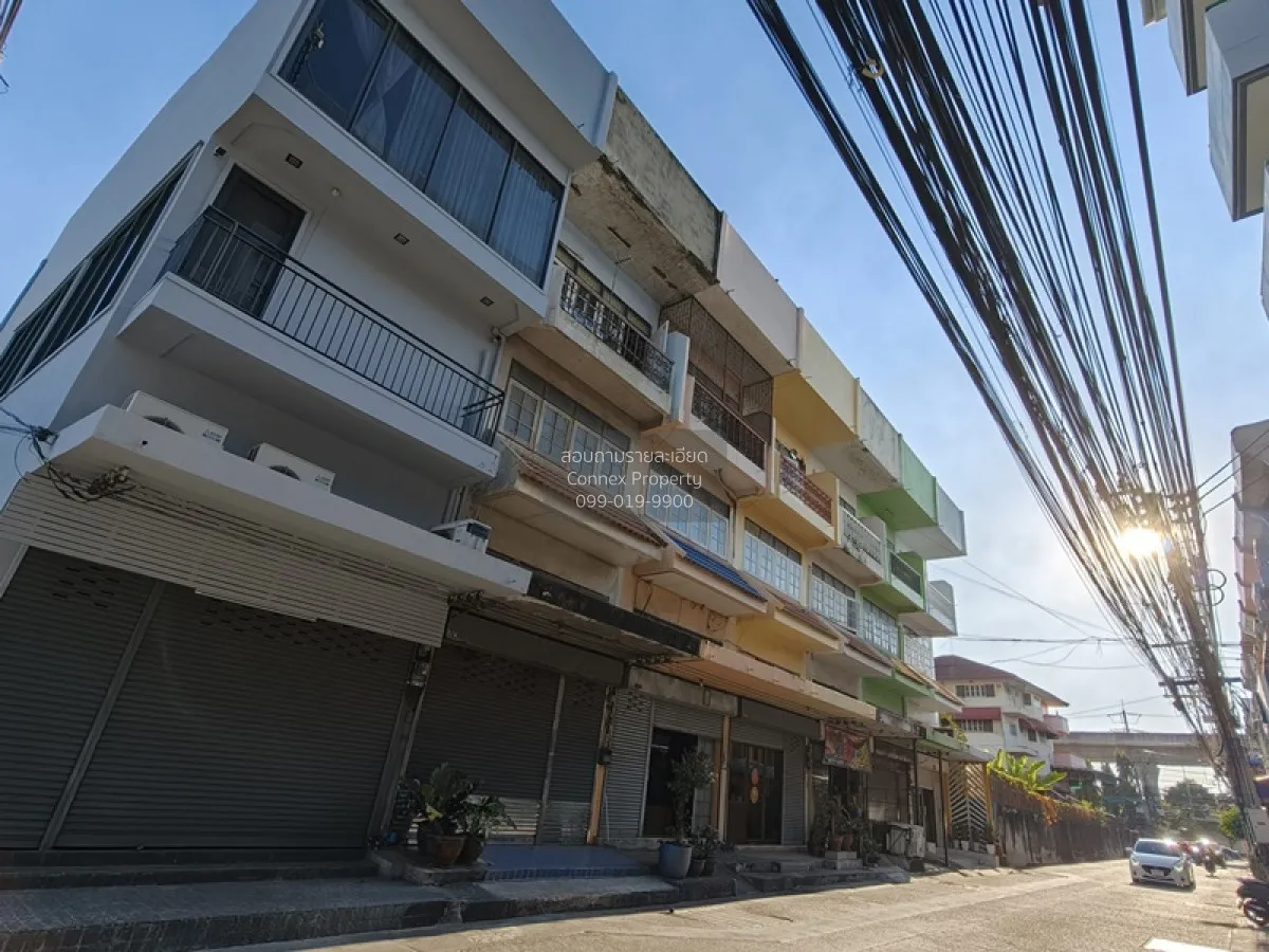 For Rent For Sale 3.5-story commercial building near BTS Royal Th