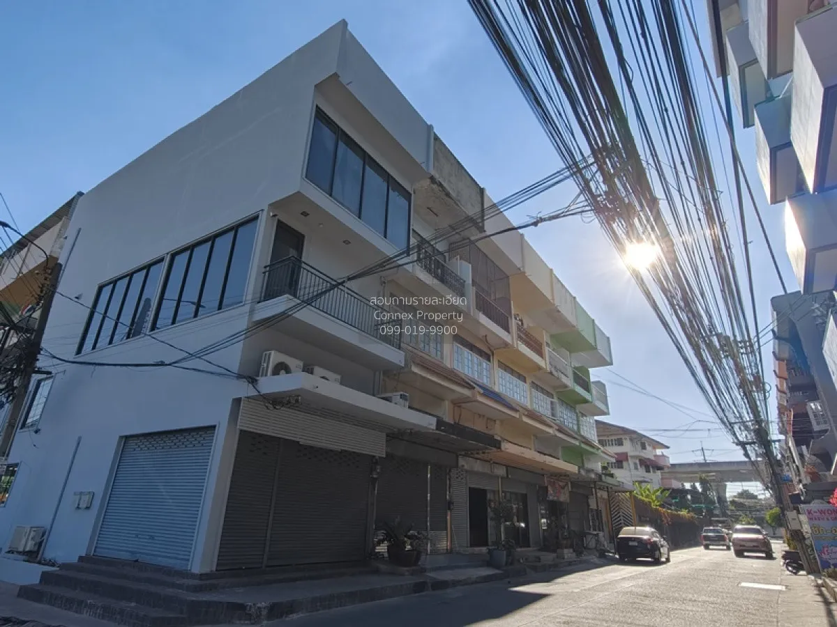 For Rent For Sale 3.5-story commercial building near BTS Royal Th