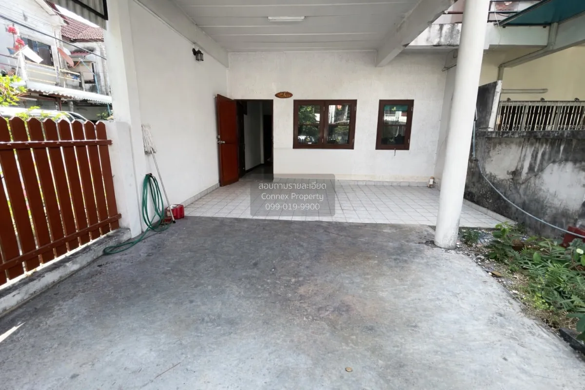 For Sale Townhouse/Townhome  , Baan Patcharat , corner unit , MRT 2