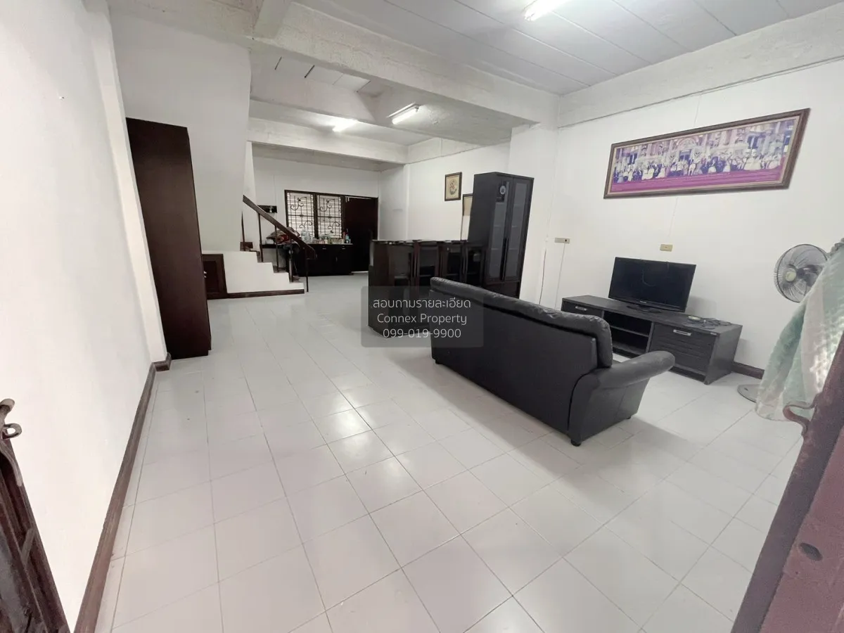 For Sale Townhouse/Townhome  , Baan Patcharat , corner unit , MRT 3