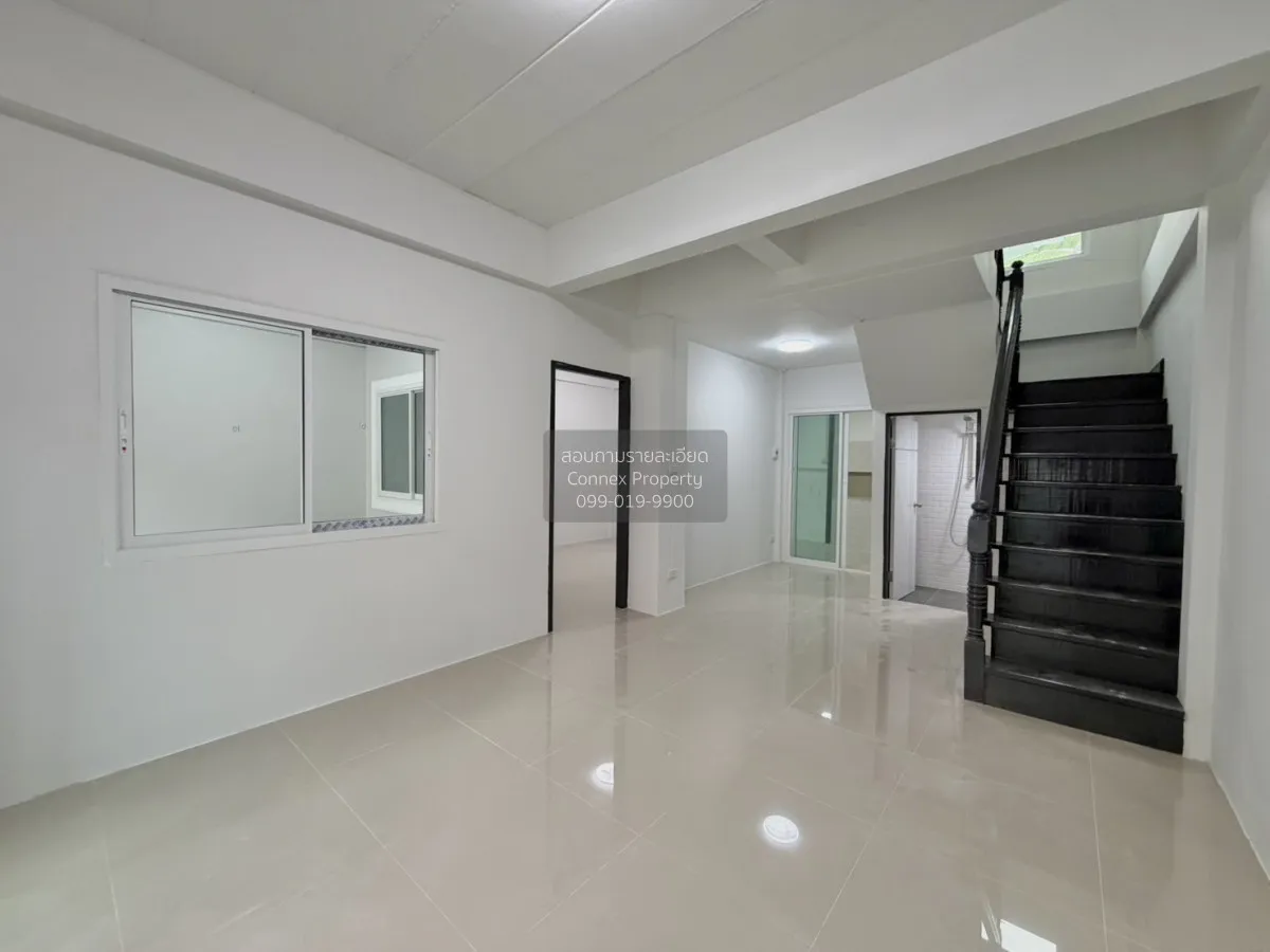 For Sale Townhouse/Townhome  , Kittayarak , corner unit , MRT-Yae 4