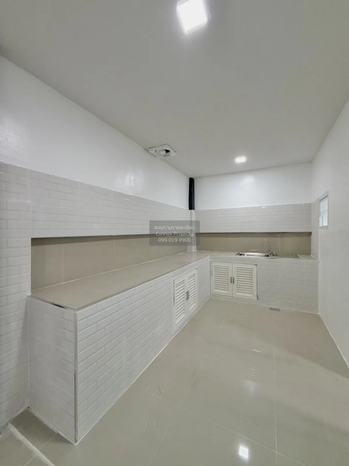 For Sale Townhouse/Townhome  , Kittayarak , corner unit , MRT-Yae