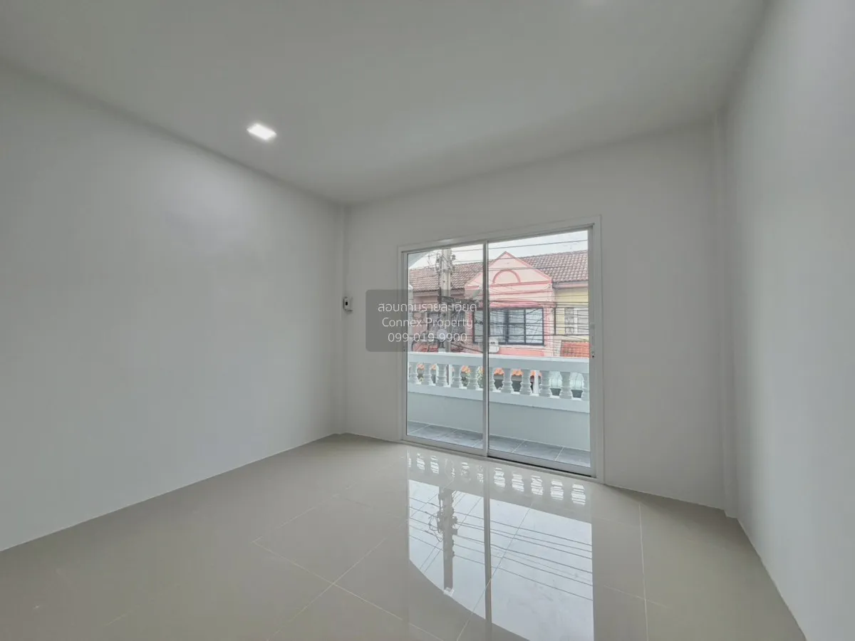 For Sale Townhouse/Townhome  , Kittayarak , corner unit , MRT-Yae