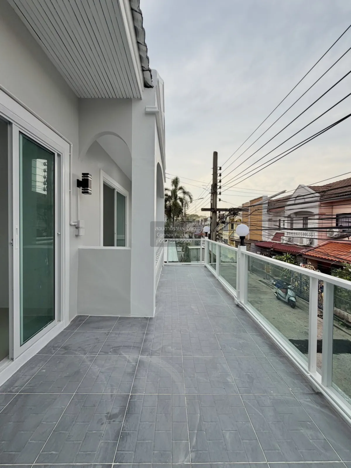 For Sale Townhouse/Townhome  , Kittayarak , corner unit , MRT-Yae