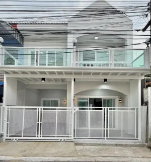 ขายทาวน์เฮ้าส์/ทาวน์โฮม  กิตติยารักษ์ ท่าทราย ห้องมุม MRT-แยกนนทบุรี 1 ท่าทราย เมืองนนทบุรี นนทบุรี CX-145109